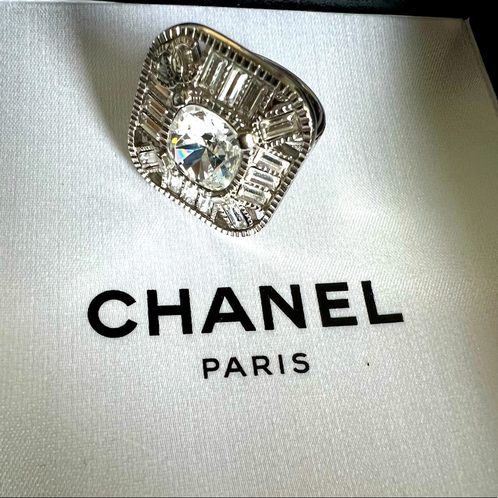 ❤️Gorgeous CHANEL authentic crystal ring!